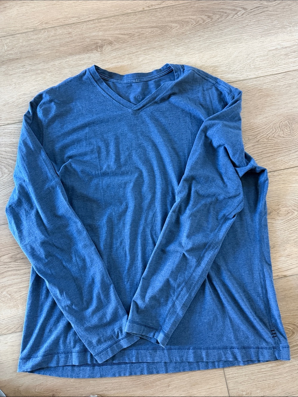 lululemon athletica Men's Long Sleeve V-Neck Tee - Blue